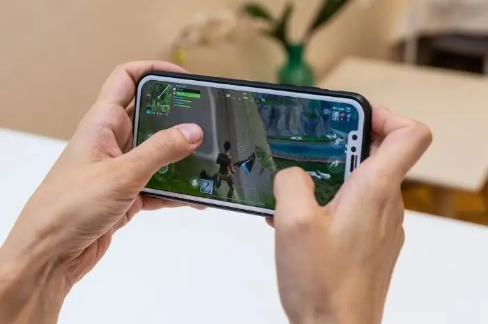 Ulasan Mengapa Orang Membeli dan Bermain Game Online