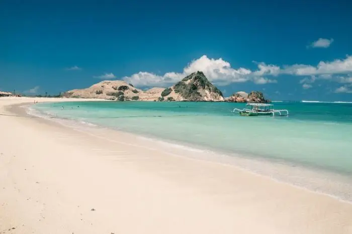 7 Wisata Pantai di Lombok yang Paling Menawan